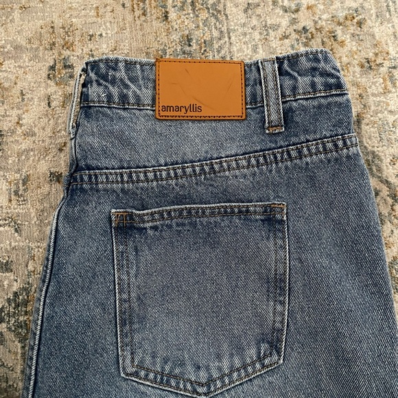 AMARYLLIS Medium Wash Distressed High-Waist Wide-Leg Jeans - Picture 6 of 9